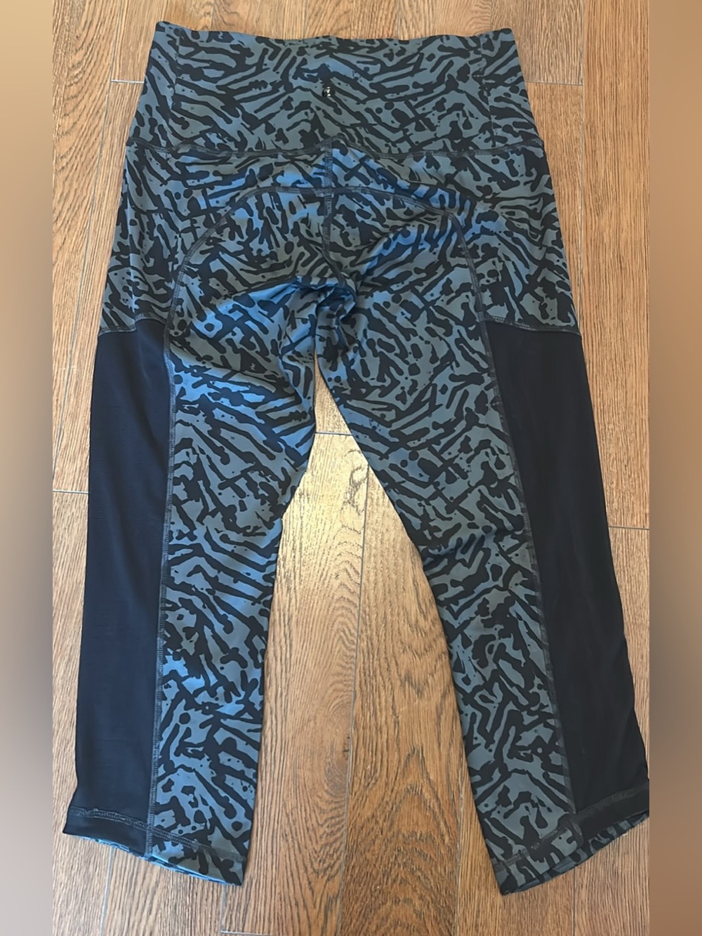 Lululemon capris size 8